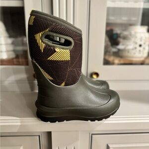 BOGS Neo-Classic, Big Boys size 1, Black Insulated Winter Boots